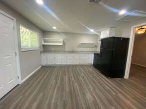 1113 S Walnut St in Cleburne, TX - Building Photo - Building Photo