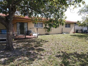 21100 NW Miami Ct in Miami, FL - Building Photo - Building Photo
