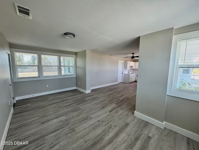 127 Moore Ave in Daytona Beach, FL - Building Photo - Building Photo