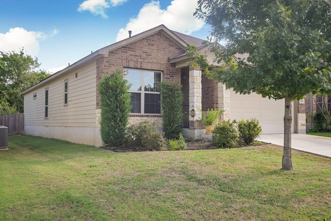 10423 Francisco Way in Converse, TX - Foto de edificio - Building Photo