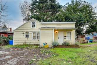 3823-3841 SE 52nd Ave in Portland, OR - Building Photo - Building Photo