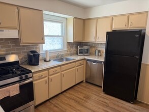 44 Isabella Ave, Unit 2 in Bayonne, NJ - Foto de edificio - Building Photo