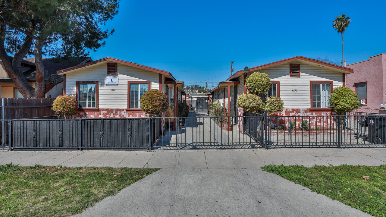 4875 Axtell St in Los Angeles, CA - Building Photo