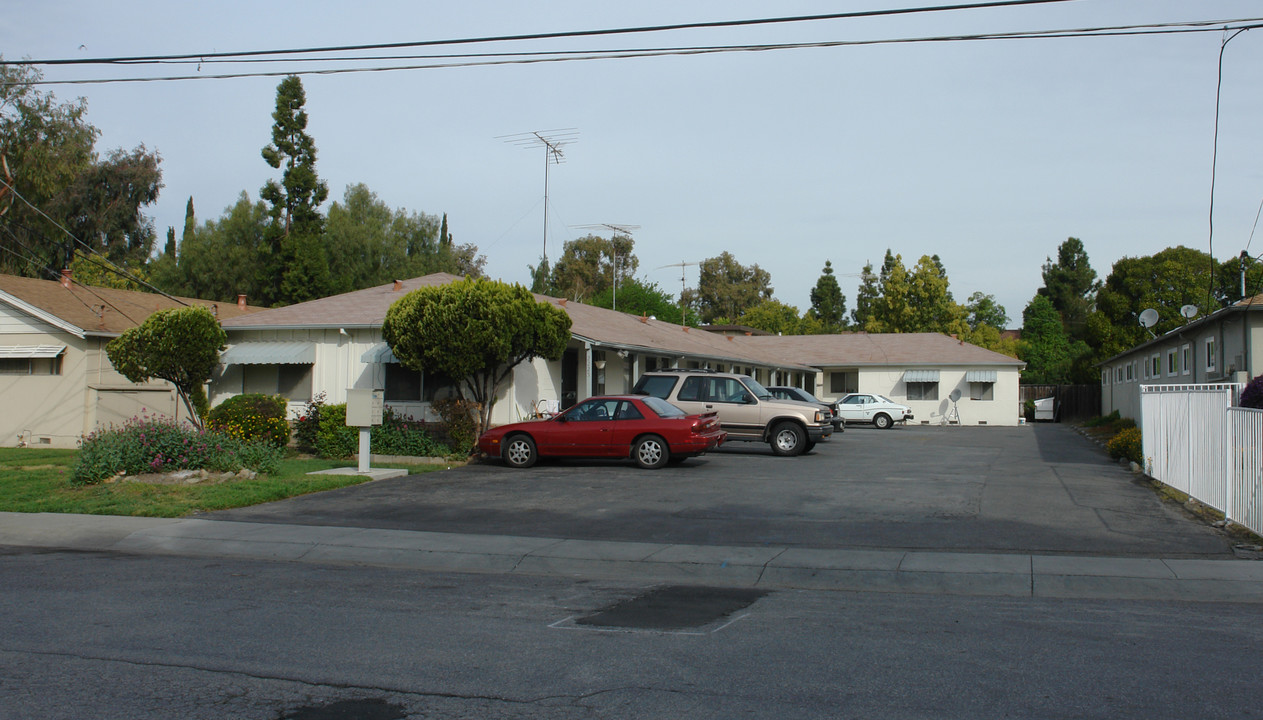 2225 Luz Ave in San Jose, CA - Building Photo