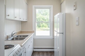 UPDATED TWO BEDROOM TOWNHOME IN NORTHEAST in London, ON - Building Photo - Building Photo