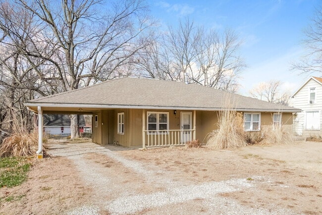 property at 410 S Washington St