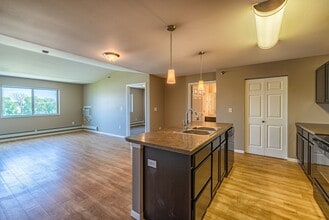 Prelude in Grand Forks, ND - Foto de edificio - Building Photo