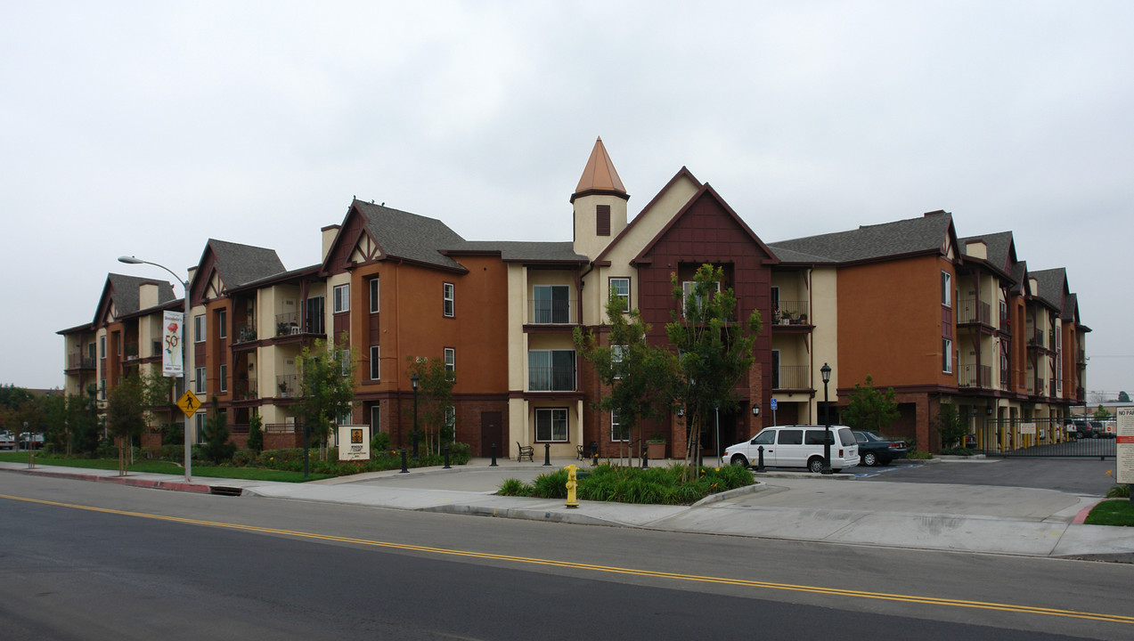 Windsor Court Stratford Place in Westminster, CA - Building Photo