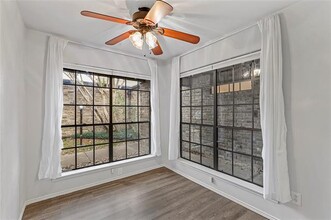 2765 Fairway Park St in Grand Prairie, TX - Foto de edificio - Building Photo