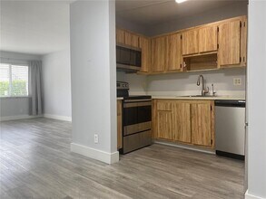 3231 NW 102nd Ter in Coral Springs, FL - Building Photo - Building Photo