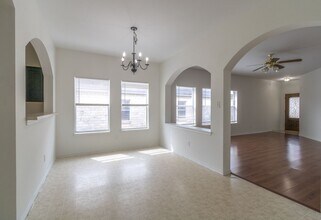 702 Pampas Ricas Dr in Leander, TX - Building Photo - Building Photo