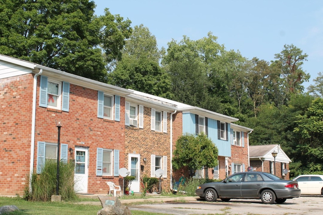 Colonial Gardens in Niles, MI - Building Photo