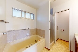 61 Wattles Way in Oroville, CA - Foto de edificio - Building Photo