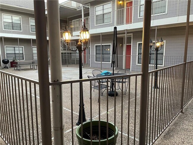 915 W 23rd St, Unit 101 in Austin, TX - Building Photo - Building Photo