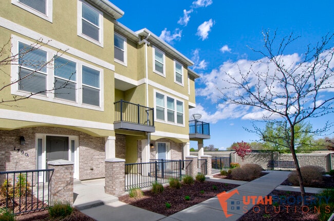 property at 1790 W Dalmeny Way
