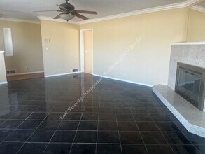 2039 Columbia Way in Palmdale, CA - Building Photo - Building Photo