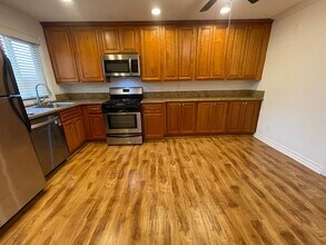 3529 E Broadway in Long Beach, CA - Building Photo - Building Photo