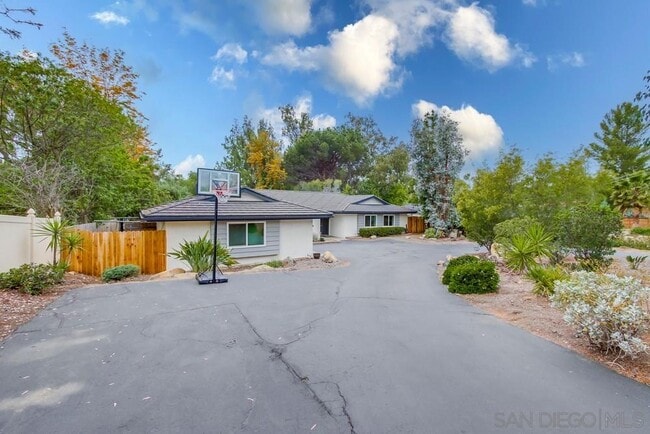 16820 Orchard Bend Rd in Poway, CA - Building Photo - Building Photo