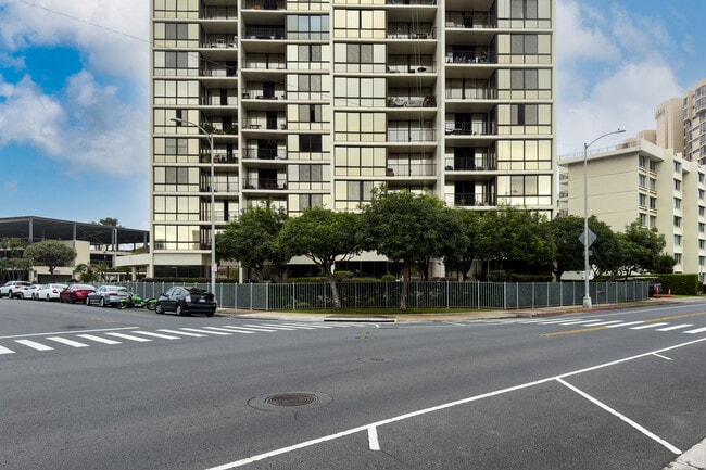 Franklin Towers in Honolulu, HI - Foto de edificio - Building Photo