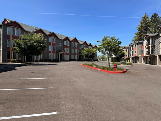 Greenburg Apartments in Tigard, OR - Foto de edificio - Building Photo