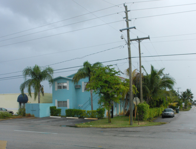 101 SE 9th St in Hallandale Beach, FL - Building Photo - Building Photo