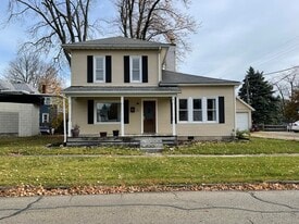 10 S Preston St in Centerburg, OH - Building Photo