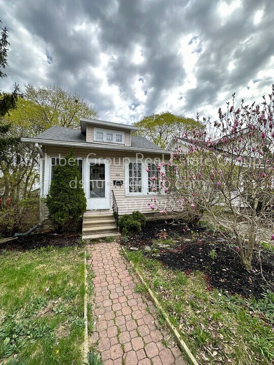 302 N Hayford Ave in Lansing, MI - Building Photo