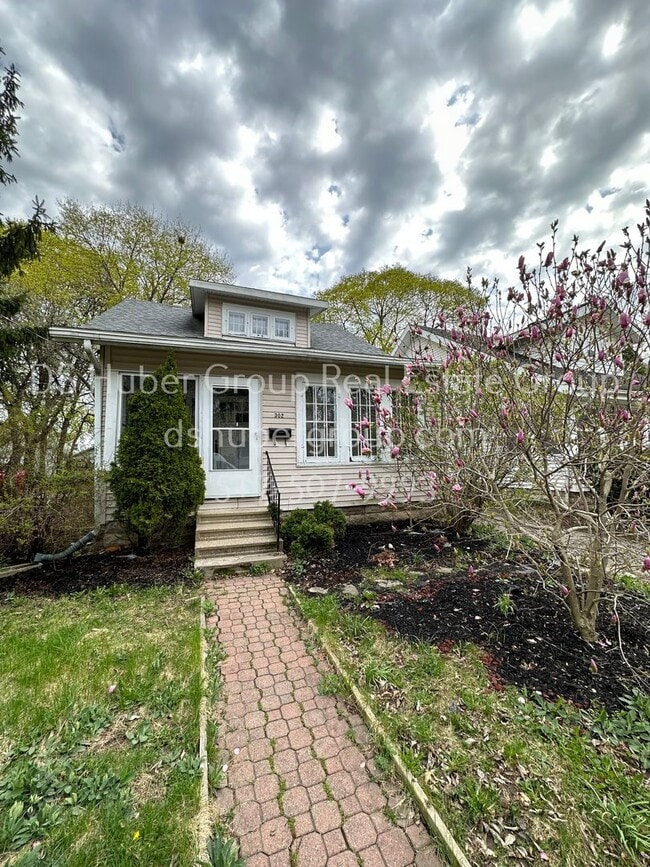 property at 302 N Hayford Ave