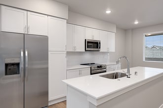 6624 NE 187 Ct in Kenmore, WA - Building Photo - Building Photo