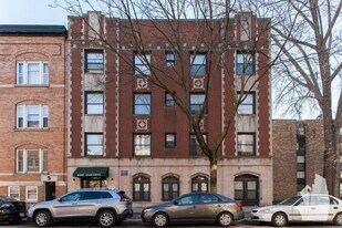 645 W Barry Ave, Unit 202 in Chicago, IL - Building Photo