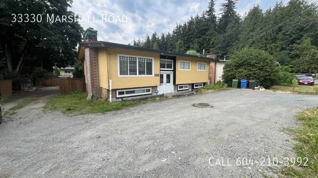 33330 Marshall Rd in Abbotsford, BC - Building Photo - Building Photo