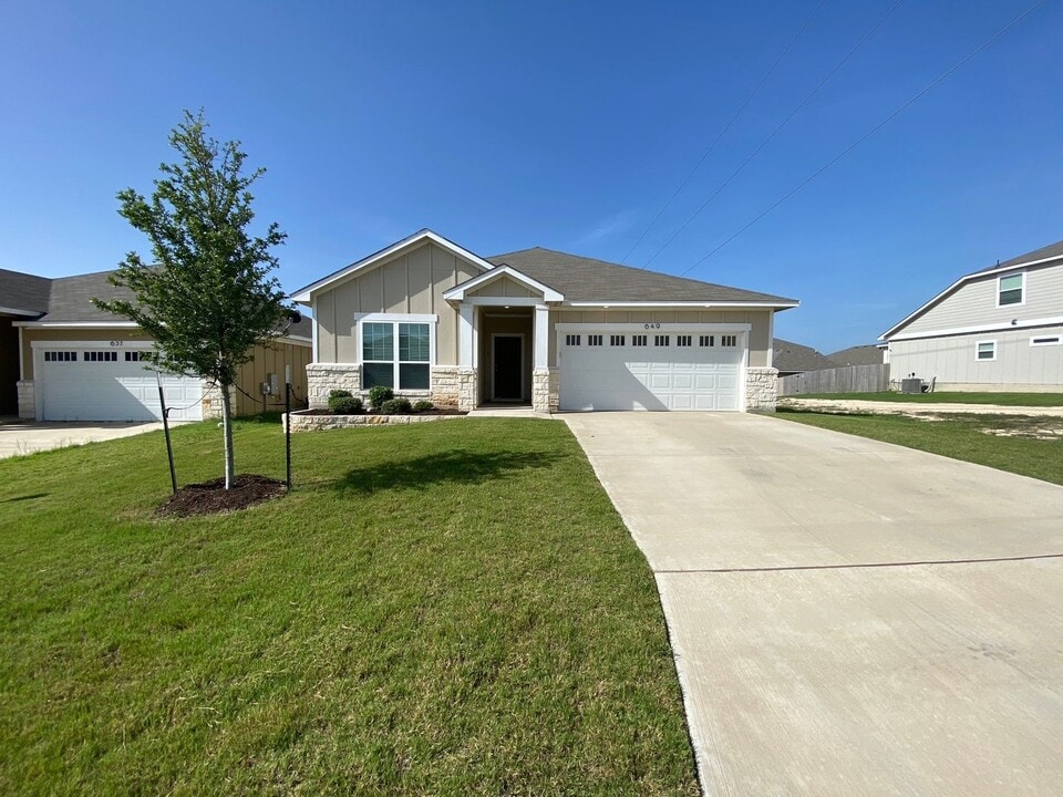 649 Oxford Ln in Troy, TX - Building Photo
