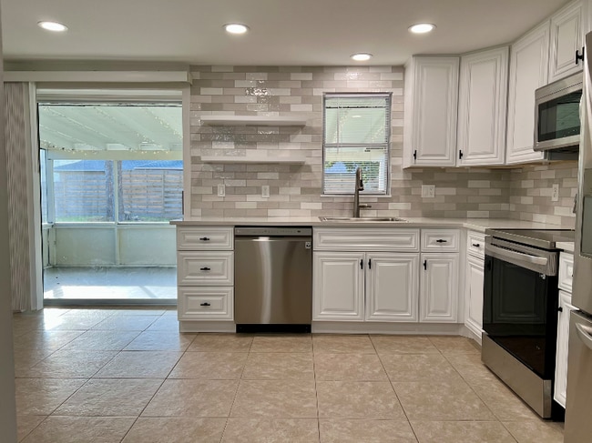 8820 Pohoy Ave in Sarasota, FL - Building Photo - Building Photo