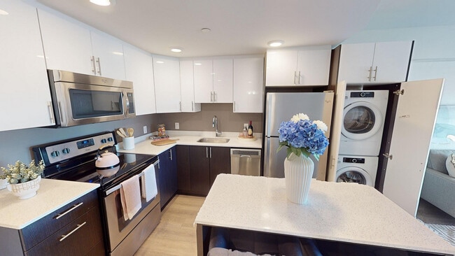 LIV Apartments in Ottawa, ON - Building Photo - Building Photo