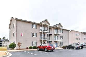 Colonial Village in Lincolnton, NC - Building Photo - Building Photo