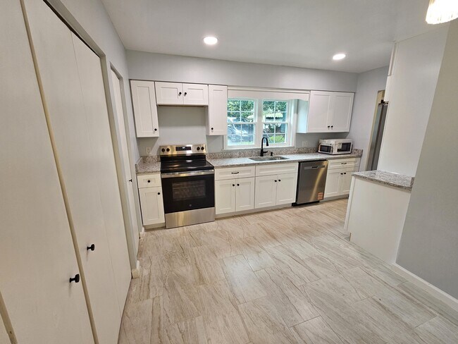 35 Summercreek Dr in Spartanburg, SC - Foto de edificio - Building Photo