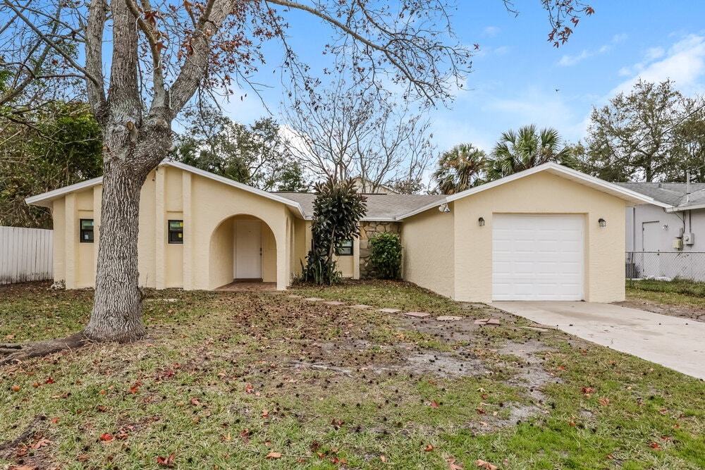 8514 Lafitte Dr in Hudson, FL - Building Photo