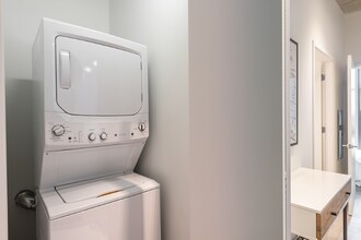 2733 W Belden Ave in Chicago, IL - Building Photo - Building Photo