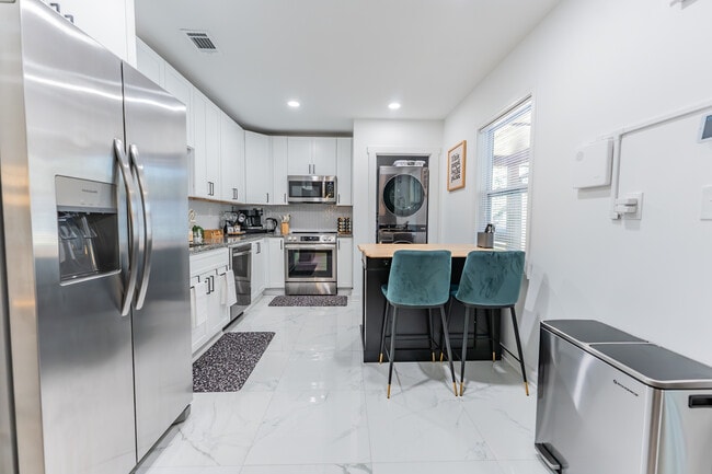 1385 Epworth St SW in Atlanta, GA - Foto de edificio - Building Photo