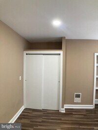 207 E Cambria St photo'