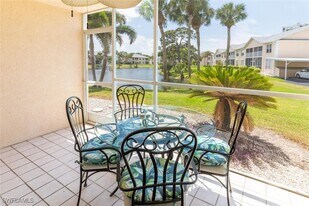 774 Wiggins Lake Dr in Naples, FL - Building Photo