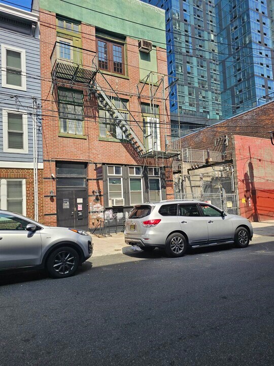 196 Morgan St in Jersey City, NJ - Building Photo