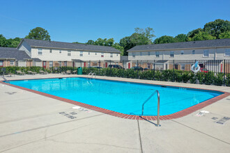 Sharon Pines in Charlotte, NC - Foto de edificio - Building Photo