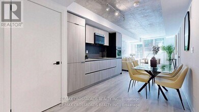 2-302 Augusta Ave in Toronto, ON - Building Photo - Building Photo
