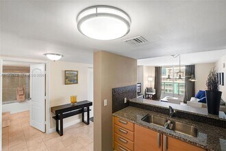 2101 Brickell Ave, Unit 1704 in Miami, FL - Building Photo - Building Photo