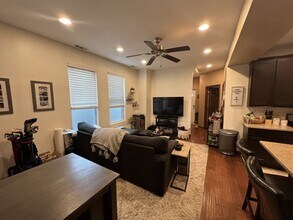 3327 N Hamilton Ave in Chicago, IL - Building Photo - Building Photo