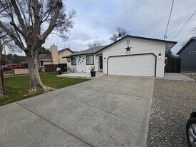 19342 Mountain Meadow S in Middletown, CA - Building Photo