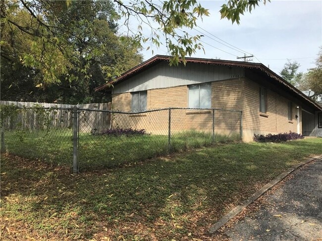 1706 Brittany Blvd in Austin, TX - Building Photo - Building Photo