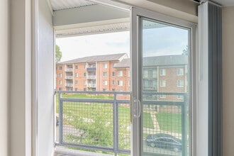 Bowen Flats in Washington, DC - Foto de edificio - Interior Photo
