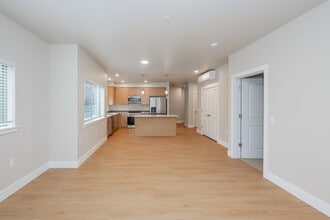 Emery Landing in Kent, WA - Building Photo - Interior Photo